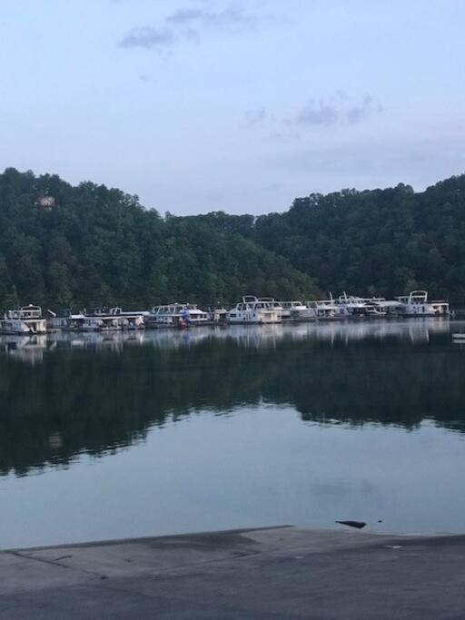 Driftwood Cottage With Hot Tub On Lake Cumberland Russell Springs 外观 照片