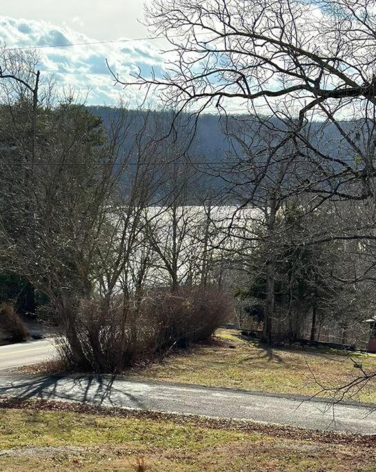 Driftwood Cottage With Hot Tub On Lake Cumberland Russell Springs 外观 照片