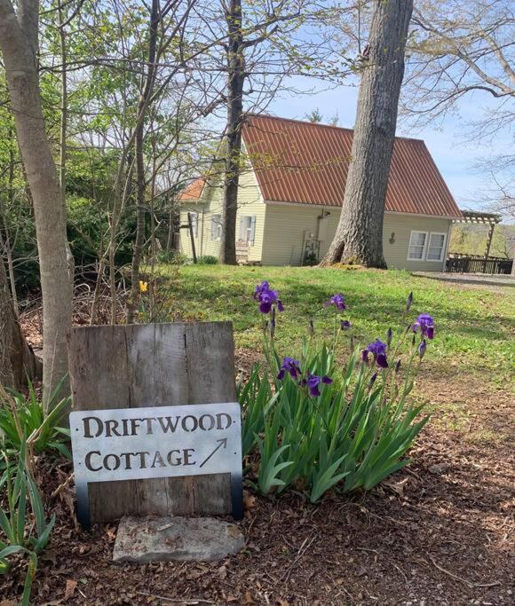 Driftwood Cottage With Hot Tub On Lake Cumberland Russell Springs 外观 照片