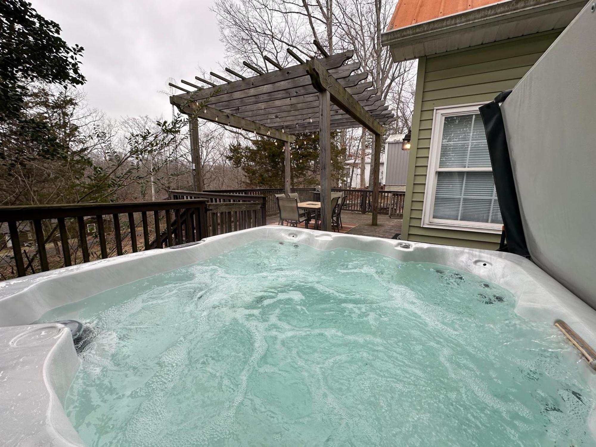 Driftwood Cottage With Hot Tub On Lake Cumberland Russell Springs 外观 照片